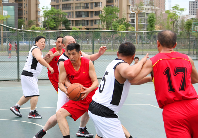 老将不示弱，左冲右突，游刃有余.JPG