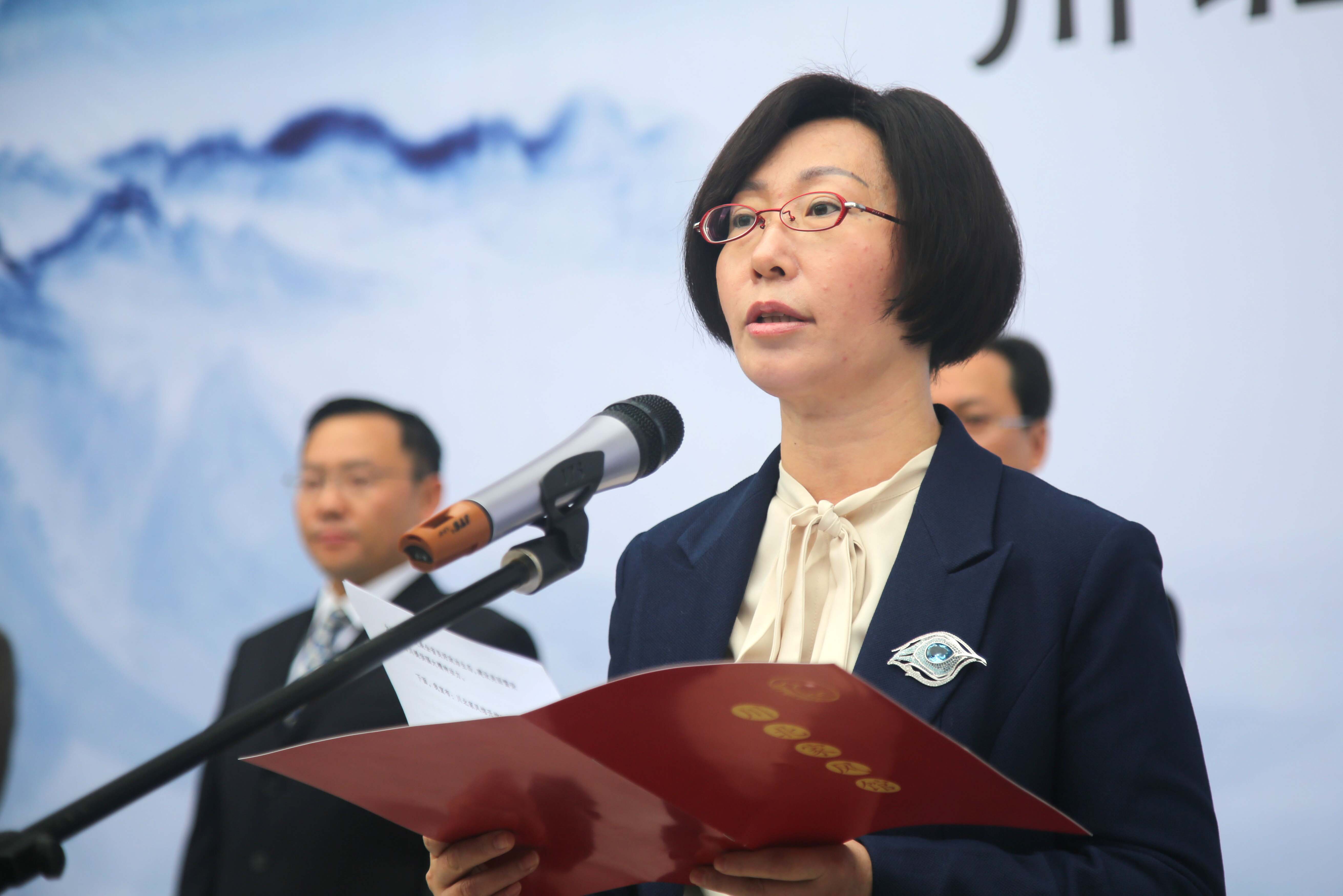 图为省纪委常委荣凌致辞并宣布开馆.jpg
