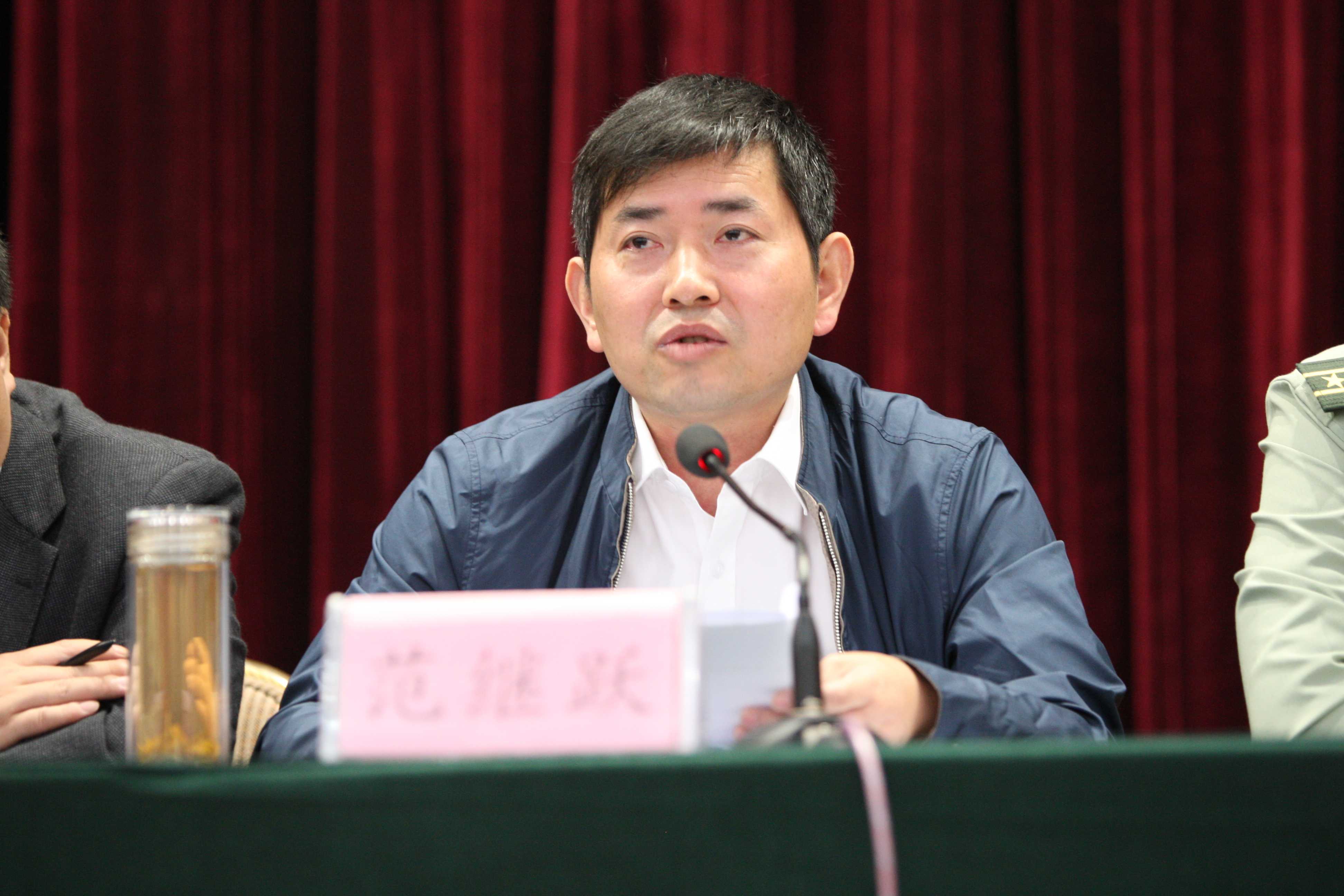 市委常委、纪委书记范继跃通报2015年我市查处的典型案例.jpg