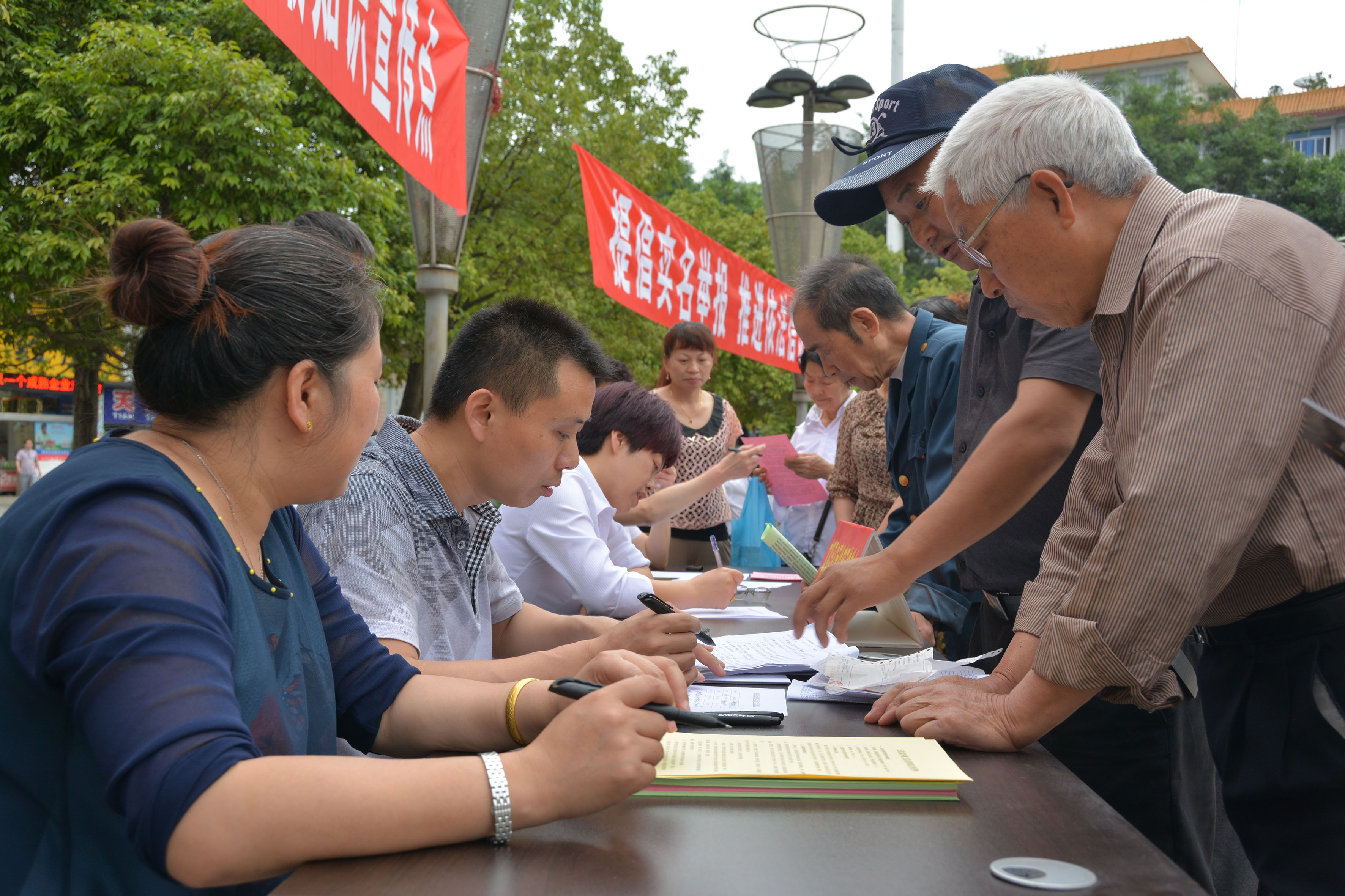 苍溪县：“信访赶场”瞄准基层“微腐败”