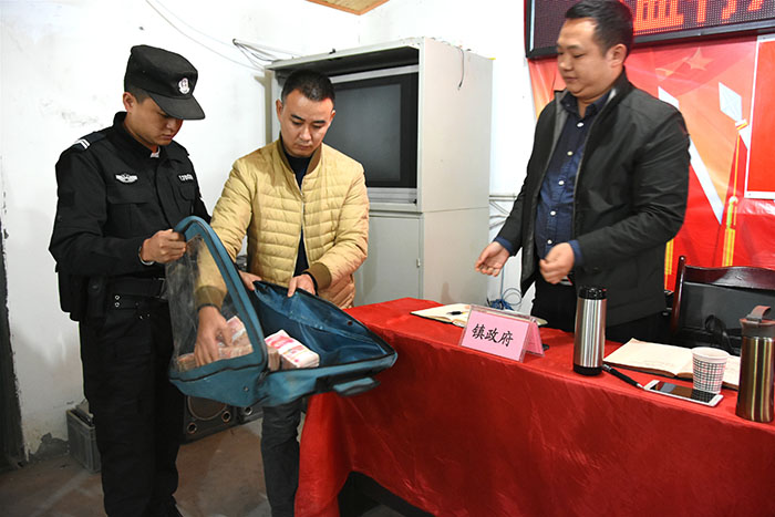 追缴的违纪款被退还给石盘村八社集体.jpg