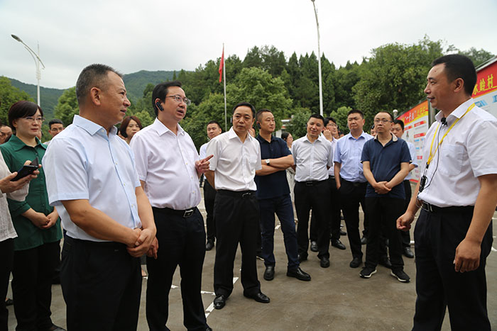 把全面从严治党要求贯穿脱贫攻坚全过程