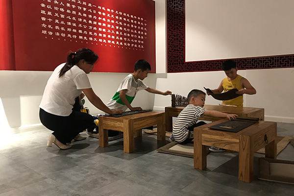 广元市利州区：家风馆“打卡”学生暑假新去处