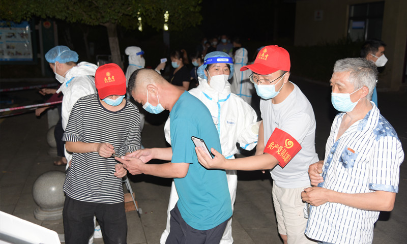 8-28核酸现场1.jpg