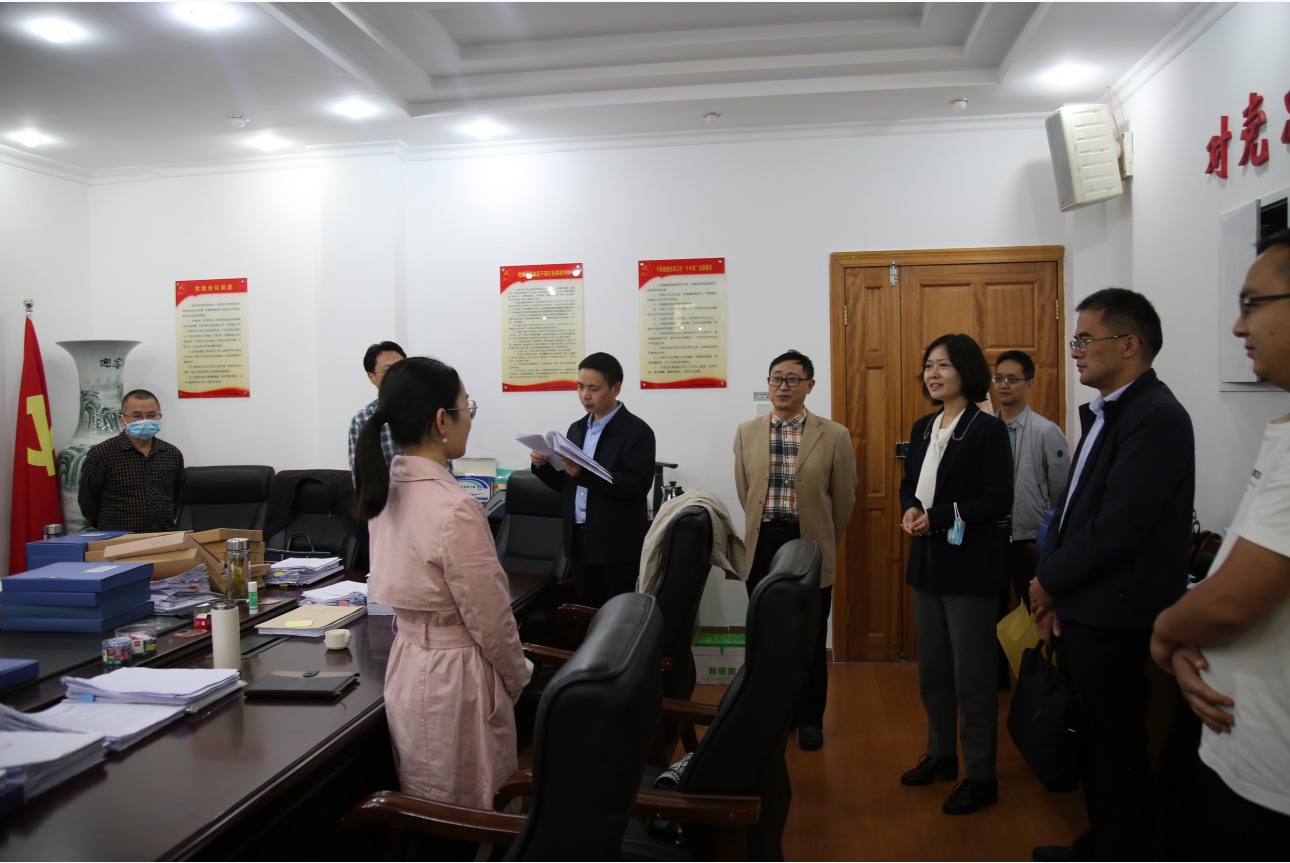 李清华看望慰问巡察组干部（截图）.png