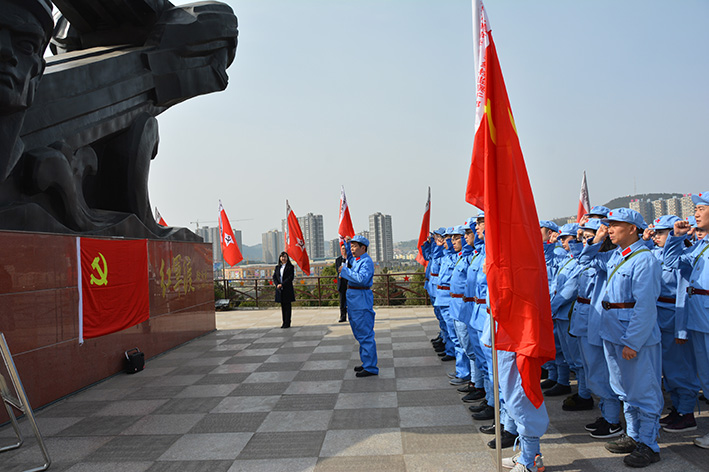 5.重温入党誓词.jpg