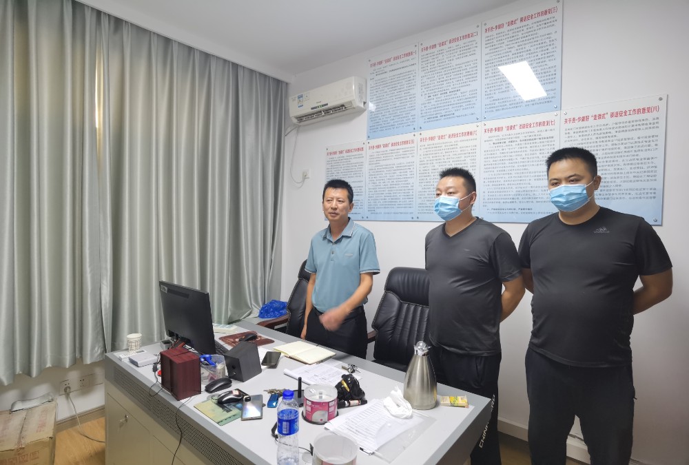 邹书记看望慰问1.jpg