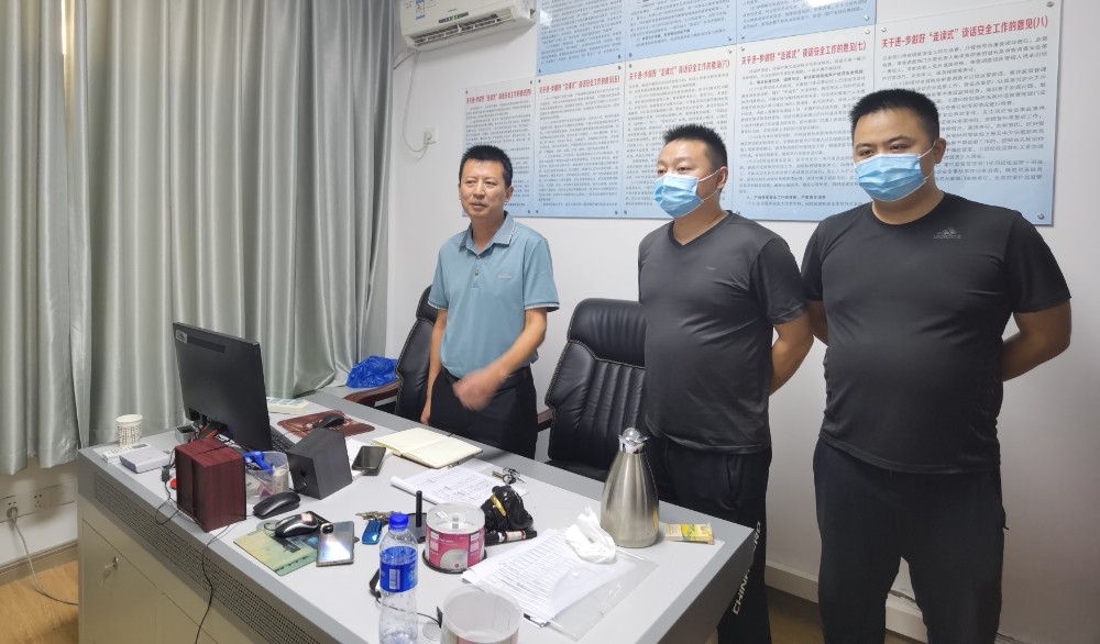 邹书记看望慰问1.jpg