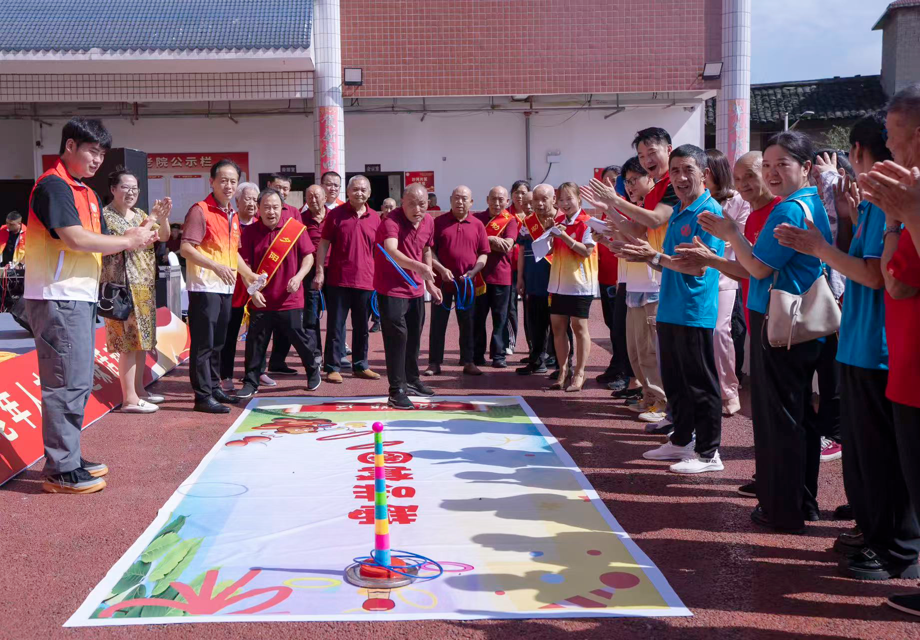 全省纪检监察机关开展养老服务突出问题专项整 治织密“监督网” 守护“夕阳红”